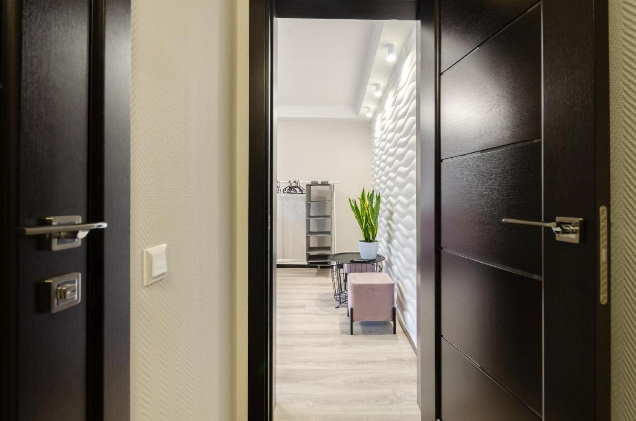 Artal Apartment On Obolonskyi Avenue 16 Kyiv Exterior photo